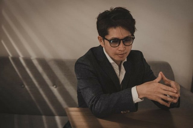 気になる人が口数が少ない!?特徴や上手な距離の縮め方とは?