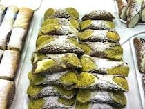 シチリアの名物菓子カンノーロ【イタリア】