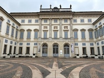 緑に包まれたミラノ市立近代美術館【イタリア】