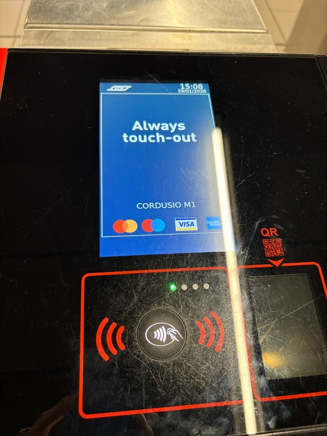 切符不用！ミラノではタッチ決済で運賃が払えます【イタリア】