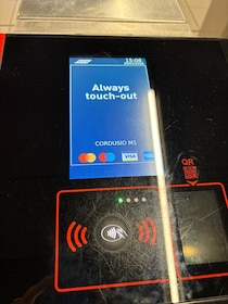切符不用！ミラノではタッチ決済で運賃が払えます【イタリア】