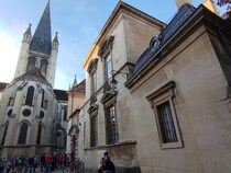 見逃しそうなスポット、ヴォギュエ邸の庭【フランス】