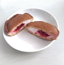 ローソンで新発売のいちごのどらもっち！