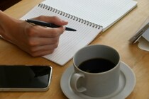 ペン回しする心理に隠れた思いとは？理解をすると距離を縮めやすくなる！