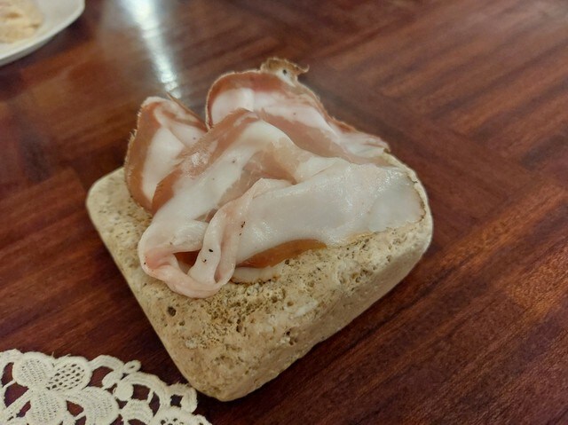 一皿1万円越えのキジ肉料理？内臓も丸ごと詰めた豪快な美味！【イタリア】