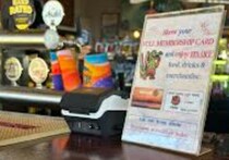 ビールサーバー付近の色鮮やかなグラスホルダー【オーストラリア】