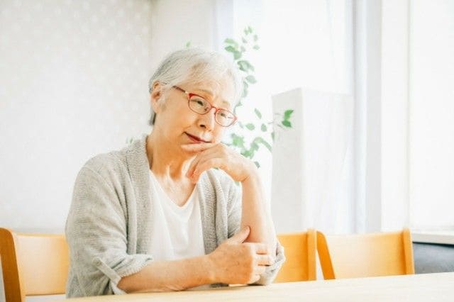 高齢の親との同居がつらい人へ現実的な解決策