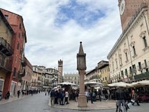 Veronaの美しい広場Piazza delle Erbe【イタリア】