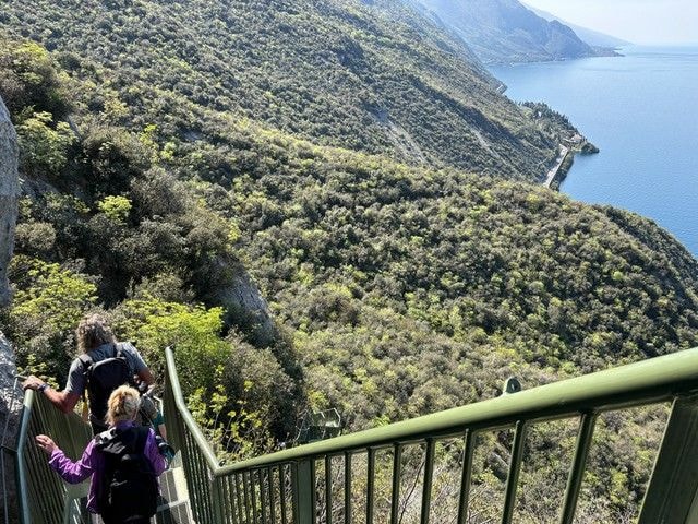 ガルダ湖の断崖に沿った絶景トレイル【イタリア】
