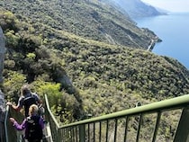 ガルダ湖の断崖に沿った絶景トレイル【イタリア】