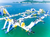 関西最大級の海上アスレチック「AQuaLooP」が和歌山に7月4日オープン！