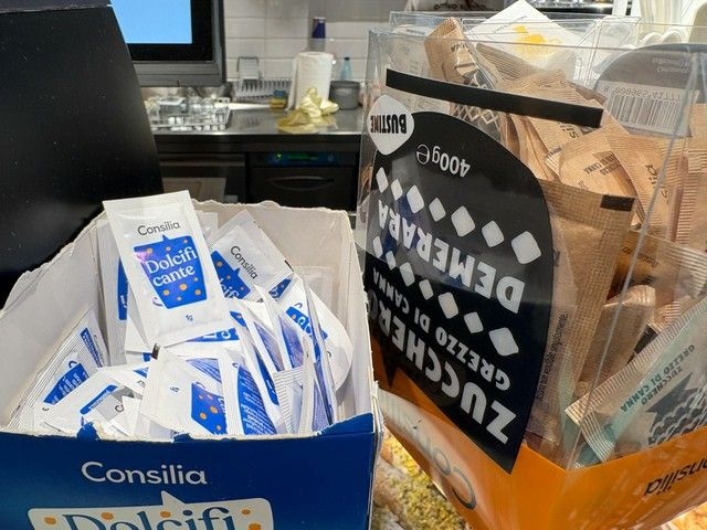 イタリアのカフェには複数の砂糖があります【イタリア】