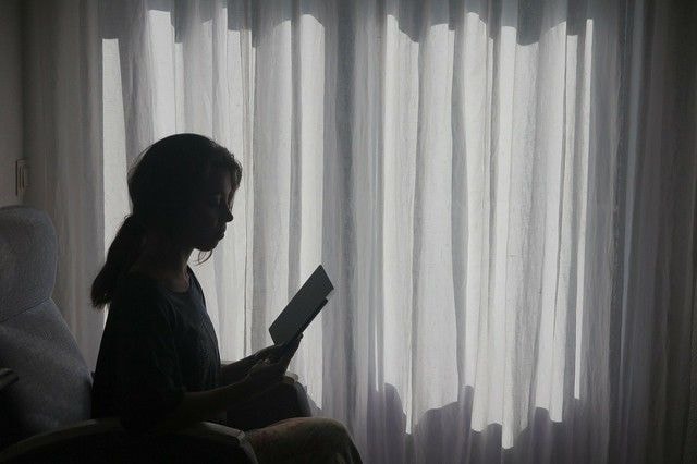 自虐的な人の心理とは？無理なく付き合うためのポイント