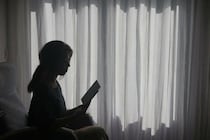 自虐的な人の心理とは？無理なく付き合うためのポイント