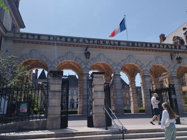 ヨーロッパ圏外の学生の大学登録料が現行の16倍に。せめてもの救いは学食1€?【フランス】