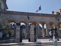 ヨーロッパ圏外の学生の大学登録料が現行の16倍に。せめてもの救いは学食1€?【フランス】