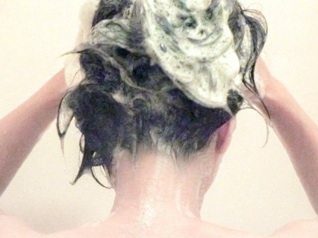 白髪染めシャンプーのメリット・デメリット！失敗しない選び方・ヘアーカラーとの違い