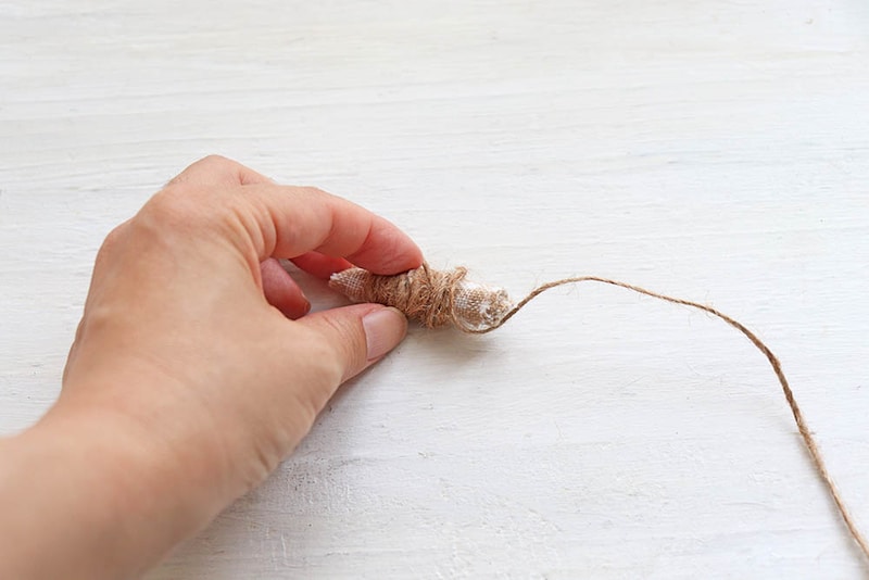 麻紐を巻く