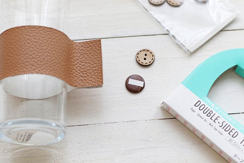 両面テープを貼る