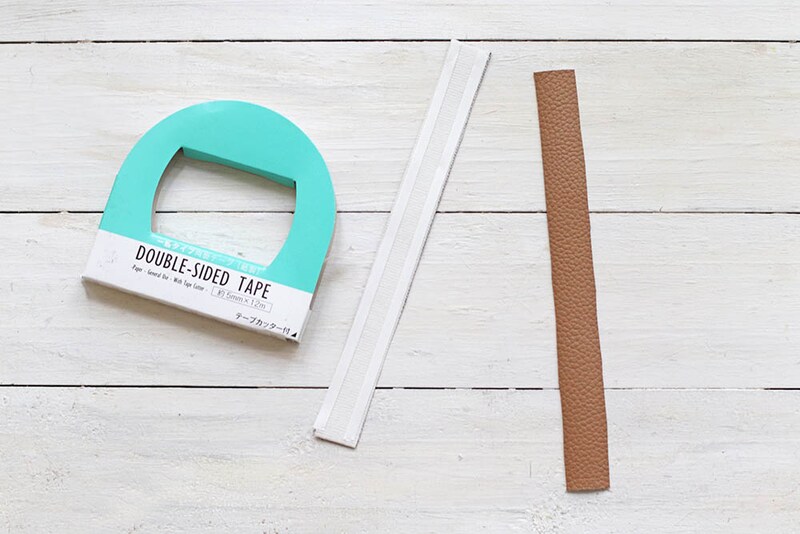 フェイクレザーをカット