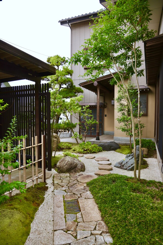 自然で趣のある延べ段