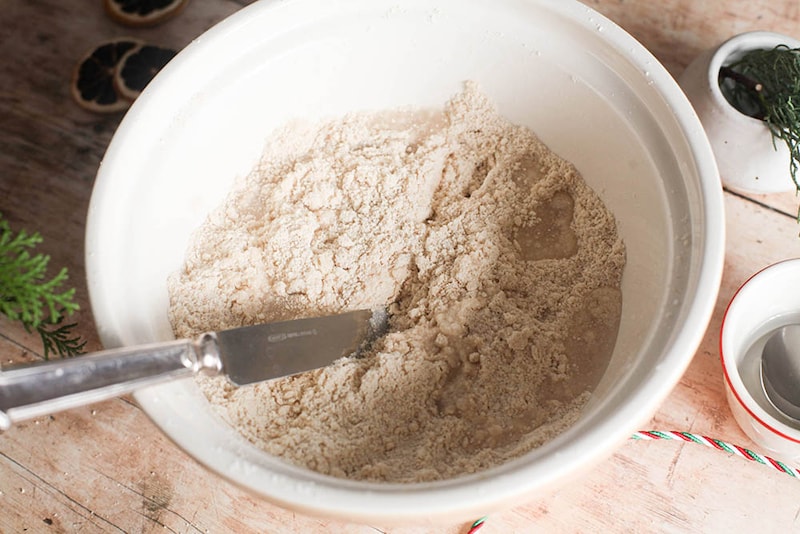 ナイフで切り混ぜる