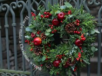 不器用さんでも失敗しない！ 挿すだけで“プロ級”クリスマスリースの作り方