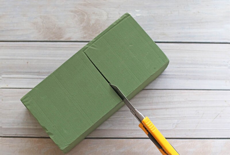 吸水性スポンジをカット