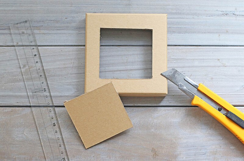 ボックスの蓋を切り抜く