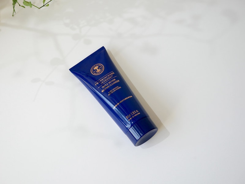 洗いながらエイジングケアも叶えるブランド史上最高峰の贅沢クレンジング　ニールズヤード レメディーズ「フランキンセンス インテンス トリプルアクション メルティングクレンザー」