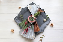 制作時間10分！ 100均グッズで作る「華やかお正月飾り」が忙しい年末に最適　プチプラ花コーデVol.170