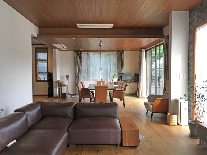 リビングから見たダイニングスペース。