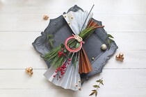 制作時間10分！ 100均グッズで作る「華やかお正月飾り」が忙しい年末に最適　プチプラ花コーデVol.170