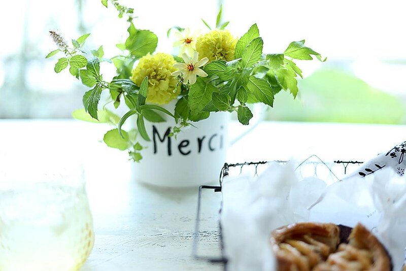 マリーゴールドのマグカップアレンジ