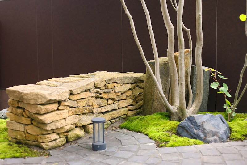 二つの庭が奏でる、異なる魅力