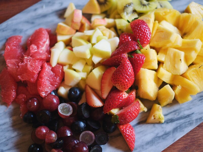 フルーツをカット