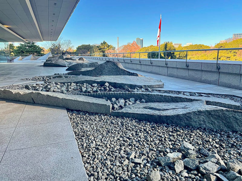 カナダ大使館テラスの石庭