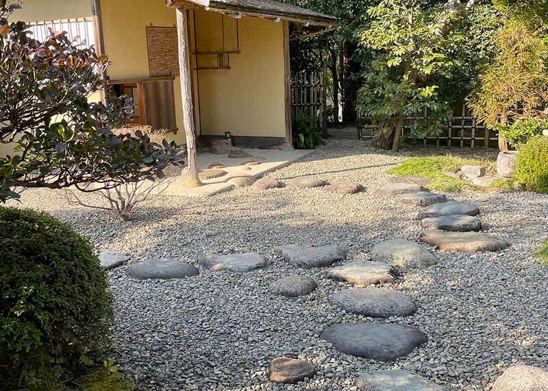 「明々庵」の飛び石