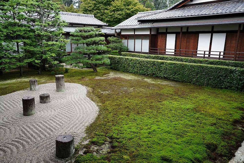 重森三玲作「東福寺方丈庭園の東庭」