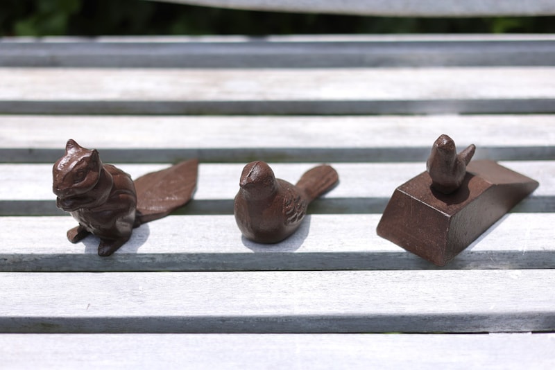 ドアストッパー（左からリス、鳥、小鳥）