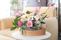 花瓶なしでもOK！ 数輪の花とガラス瓶で作る、プロ直伝「北欧×和モダン」のインテリア