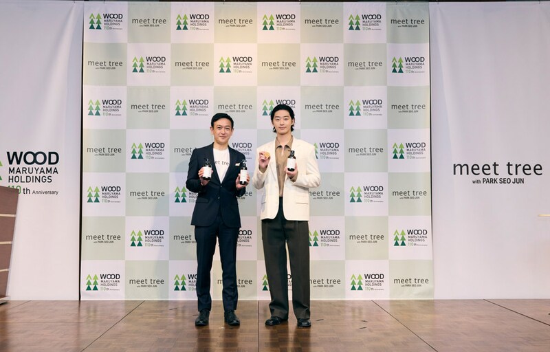 丸山木材ホールディングス株式会社 代表取締役社長の丸山 大知氏(左)とパクソジュン氏。
