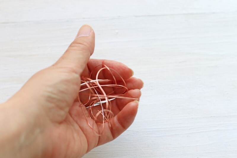 針金を丸める