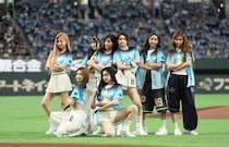 Hearts2Hearts、埼玉西武ライオンズ戦でSPパフォーマンス！スタンドから歓声、JIWOOピッチングは「100点です！」