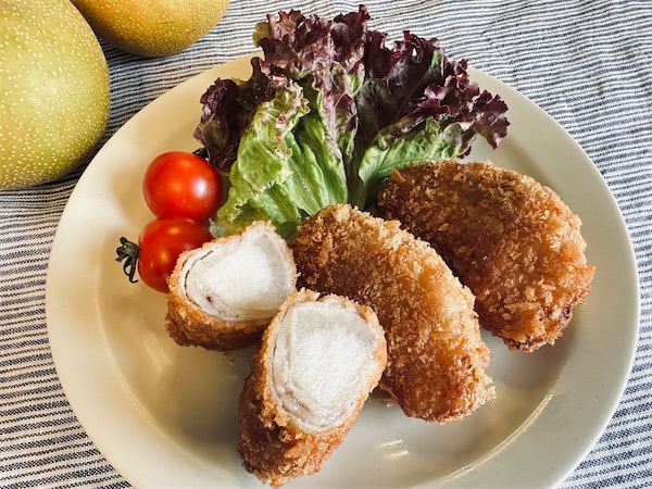 え、梨を豚肉で巻いて揚げるって!?驚愕の「梨の肉巻きフライ」作ろう！シャクシャクトロ～な新食感♪【農家直伝】