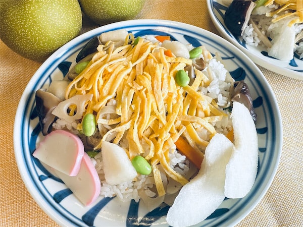 え、酢飯の中から…まさかの梨!?意外性しかない「梨のちらし寿司」作ろう！シャリシャリ食感オモロ♡【農家直伝】
