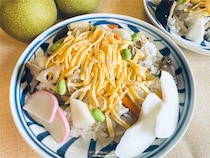 え、酢飯の中から…まさかの梨!?意外性しかない「梨のちらし寿司」作ろう！シャリシャリ食感オモロ♡【農家直伝】