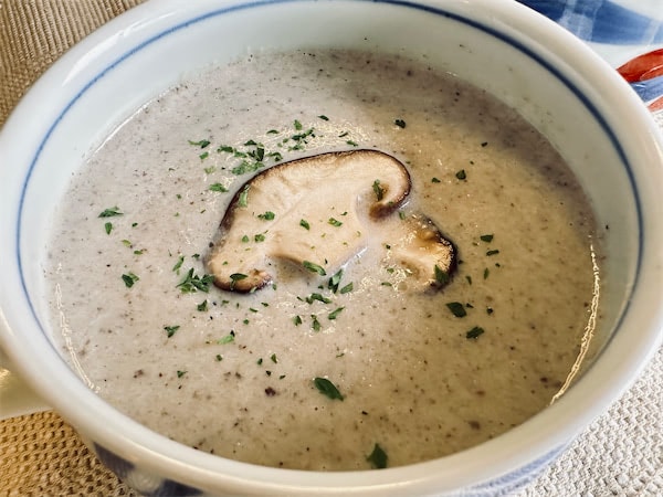 【旬のきのこ4種で】滑らかポタージュ作ろう!深いコクに溺れる♡生クリームなしでもトロットロ【農家直伝】