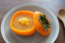 【柿をパカっと開けると】超なめらか「とろ～り柿プリン」が現れた！卵もゼラチンも不要だと!?【農家直伝】