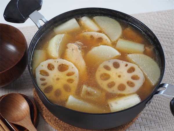 これぞ究極の鍋【志麻さんの滋味レシピ】シンプルなのに奥深い味わい!根菜と鶏肉の「ポン酢鍋」